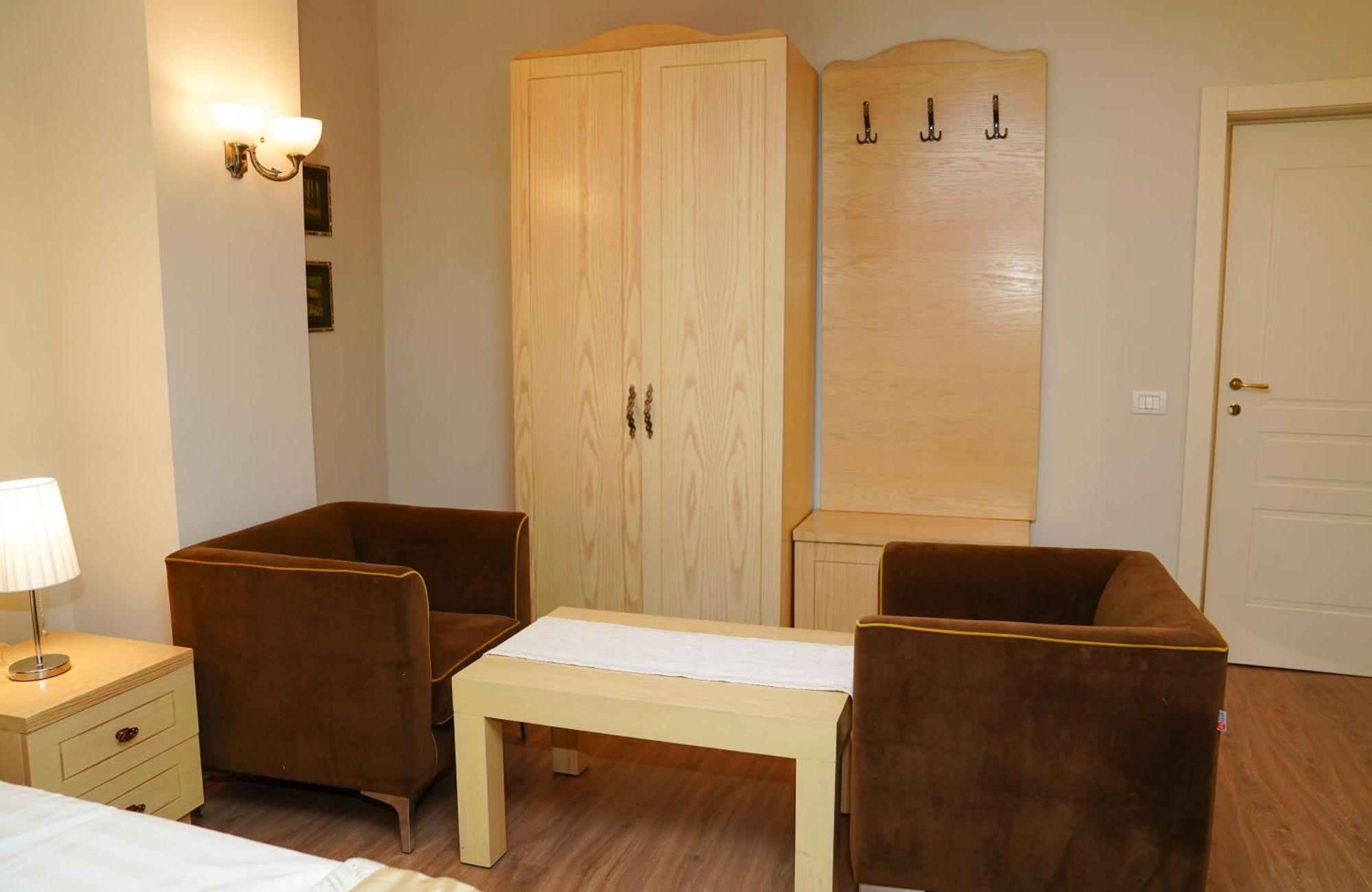 Arber 3* Golem (Tirana)